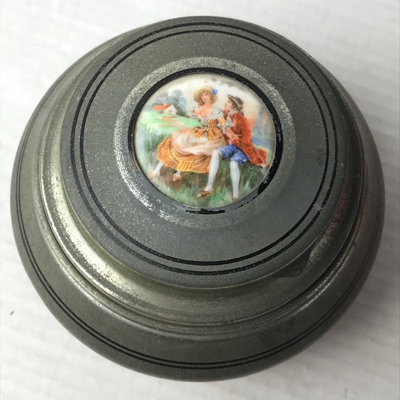 Vintage Metallic Powder Puff Music Box - Vanity Round Drum Box - Switzerland - Picture 3 of 16
